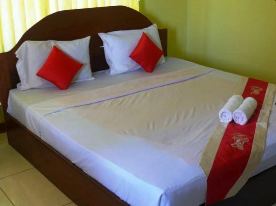 Side Walk Hotel Сием Реап Екстериор снимка