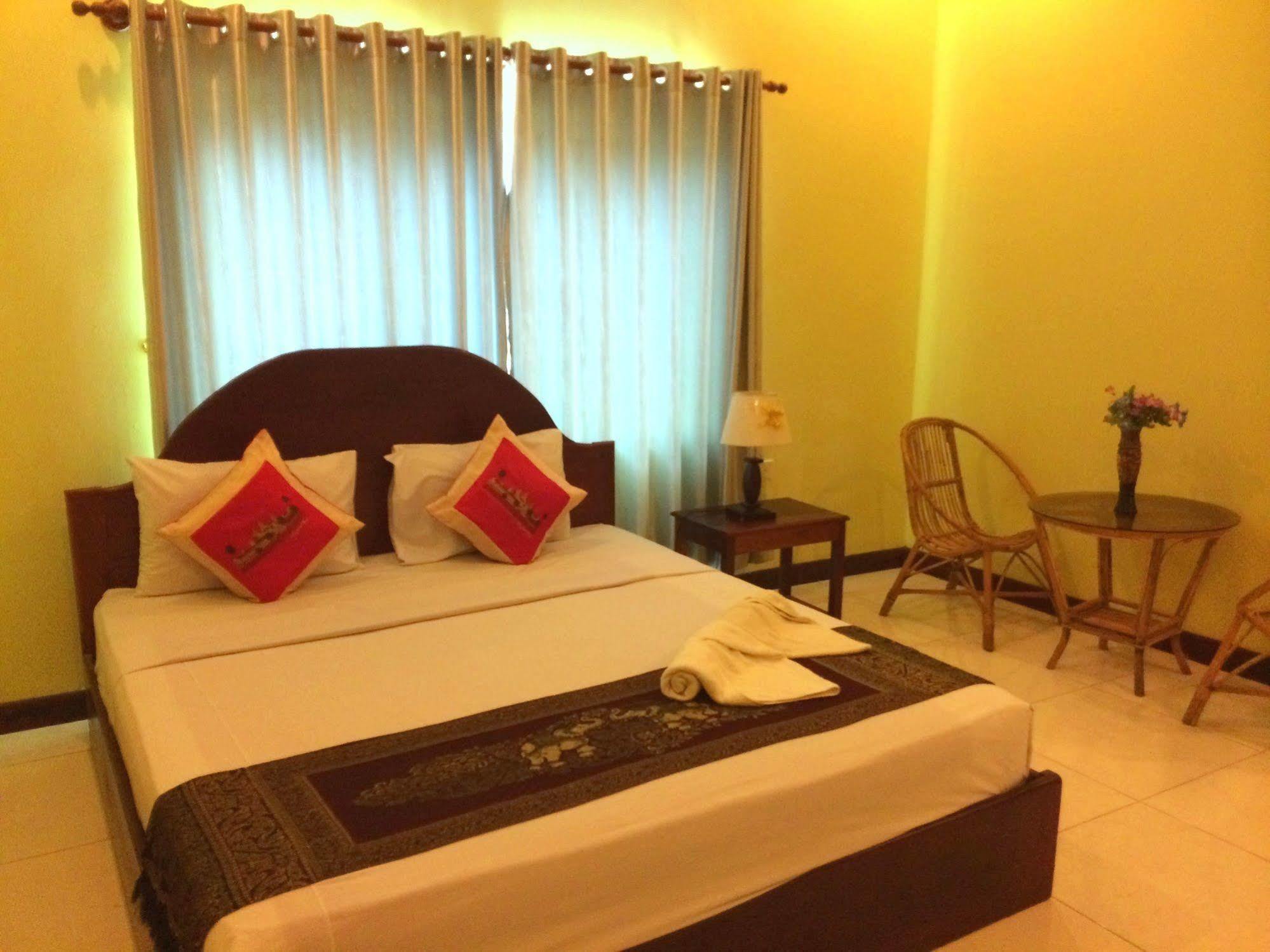 Side Walk Hotel Сием Реап Екстериор снимка