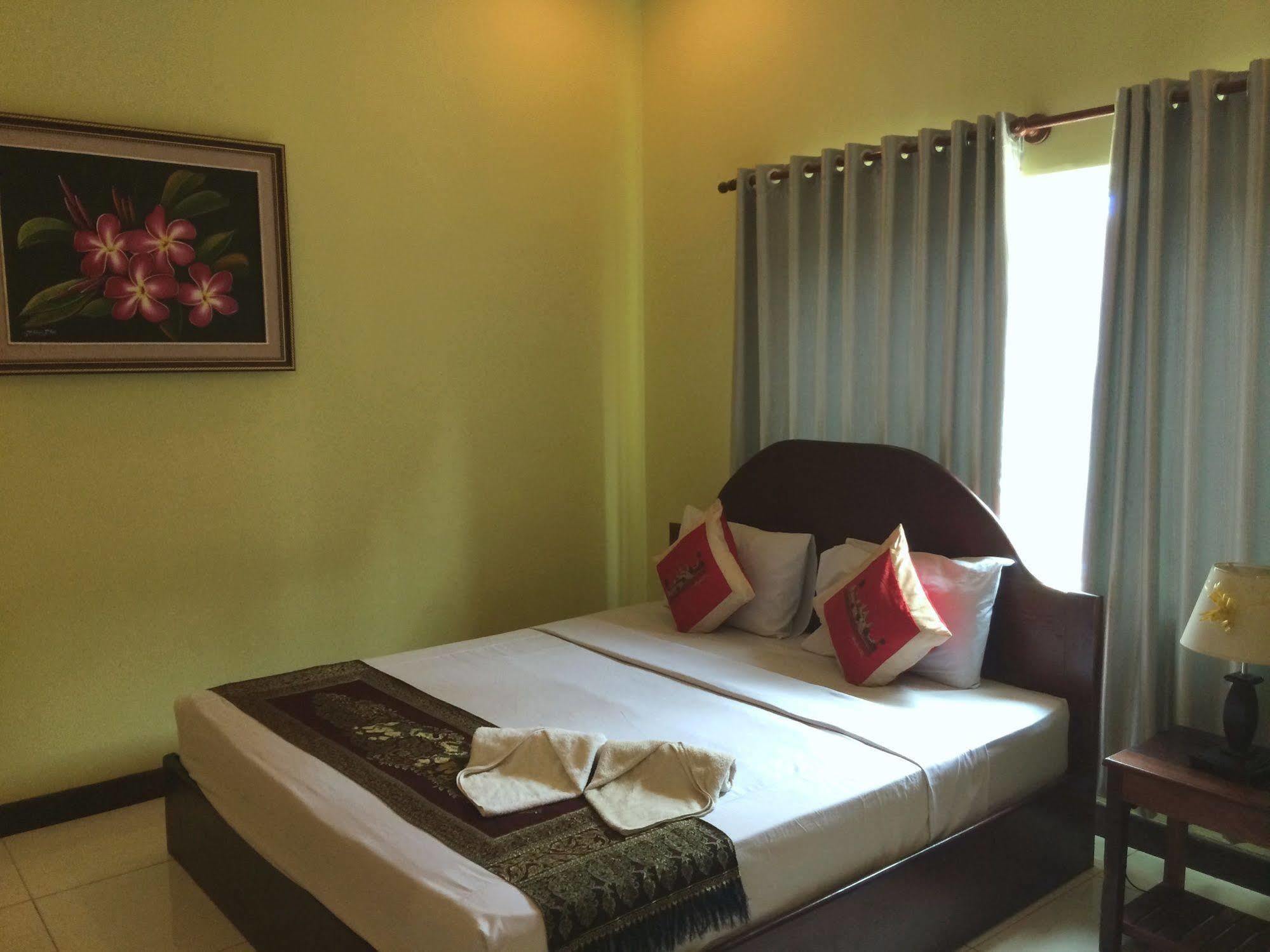 Side Walk Hotel Сием Реап Екстериор снимка